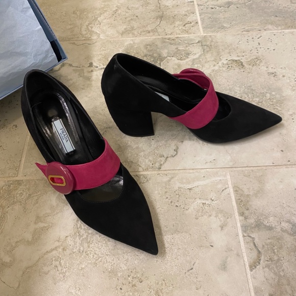 Gorgeous! PRADA Suede Button Pumps🌺 - Picture 4 of 14